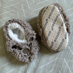 Baby slippers - Bear - brand Snoozies - Size 3-6 months